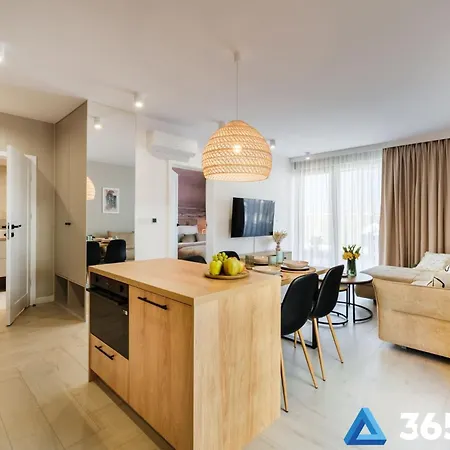 365pam - Tukan W Sarbinove Z Garazem *