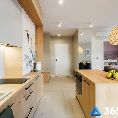 365pam - Tukan W Sarbinove Z Garazem