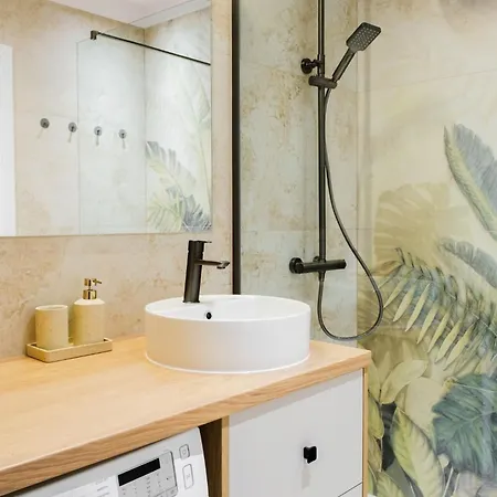 365pam - Tukan W Sarbinove Z Garazem アパート *